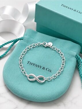 Tiffany & Co Sterling Silver Infinity Bracelet Chain Link Bracelet 925 7.25”